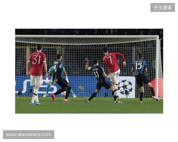 记者:因下赛季很大概率有欧冠踢,曼联想B费再至少留队1年